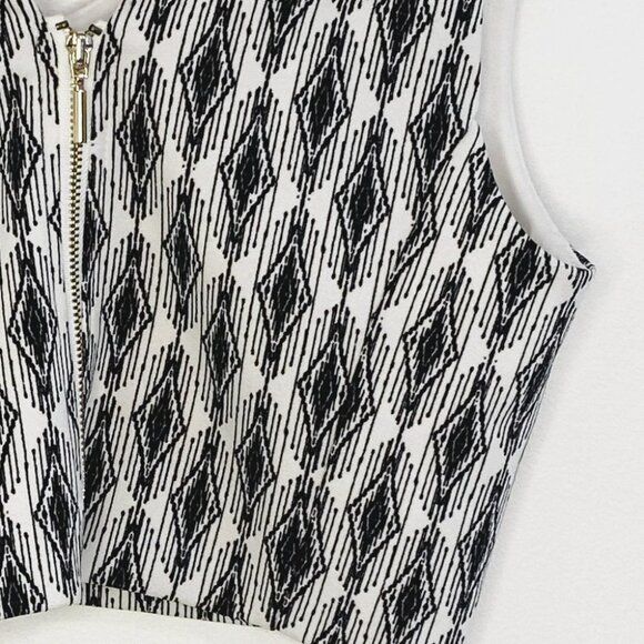 Dynamite - Sleeveless, Crop, Zip Back, Black & White, Top, Size S - Picture 3 of 8
